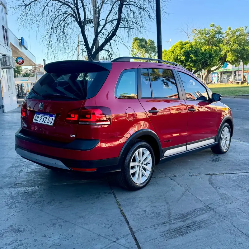 Mira esta publicación de Volkswagen Suran 2017 en Motordil