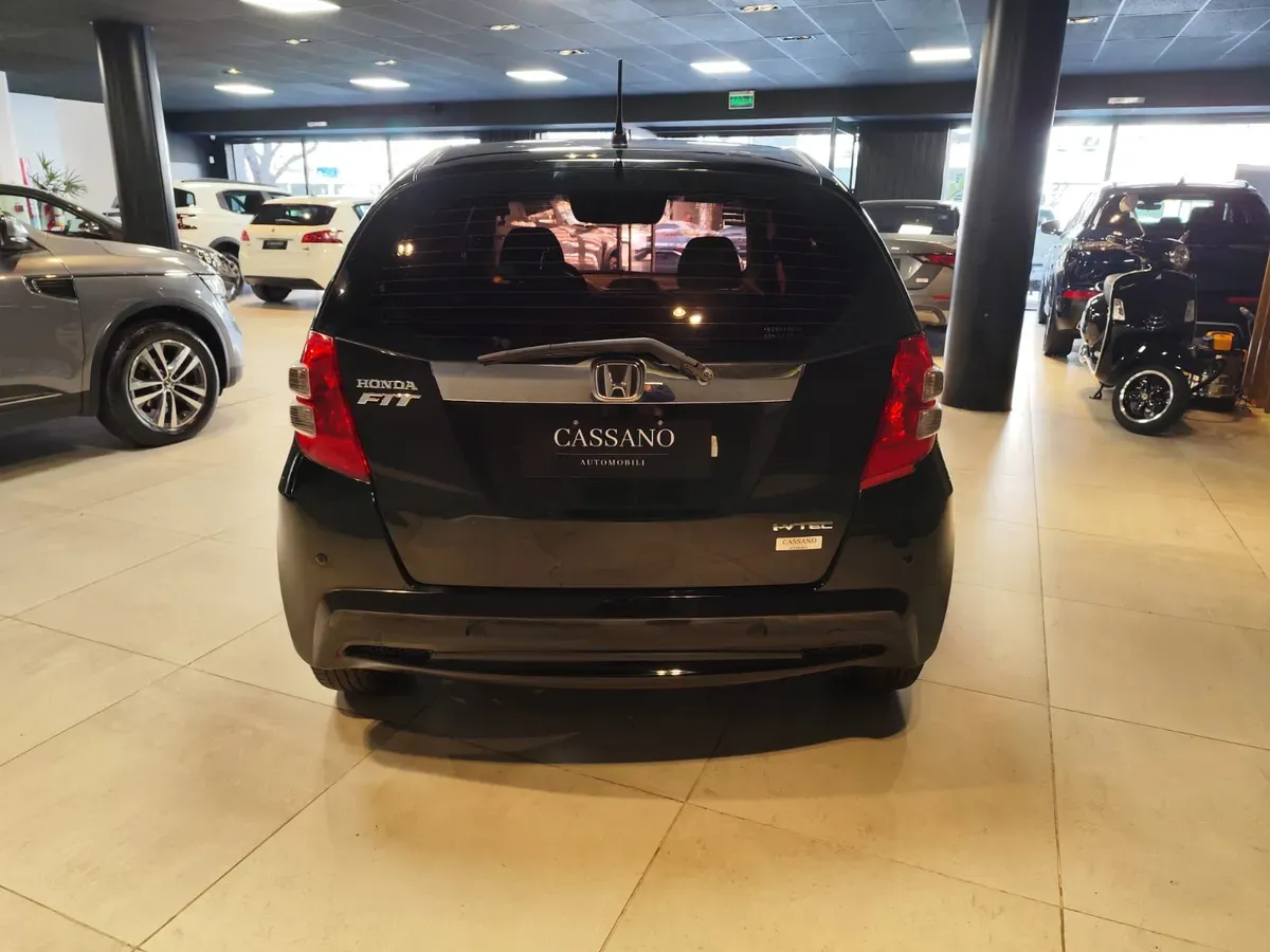 Mira esta publicación de Honda FIT 2014 en Motordil