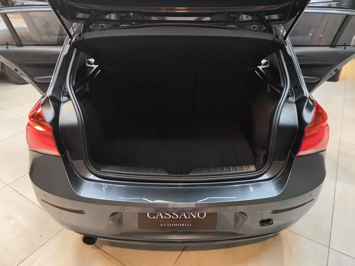 Mira esta publicación de BMW Serie 1 2018 en Motordil