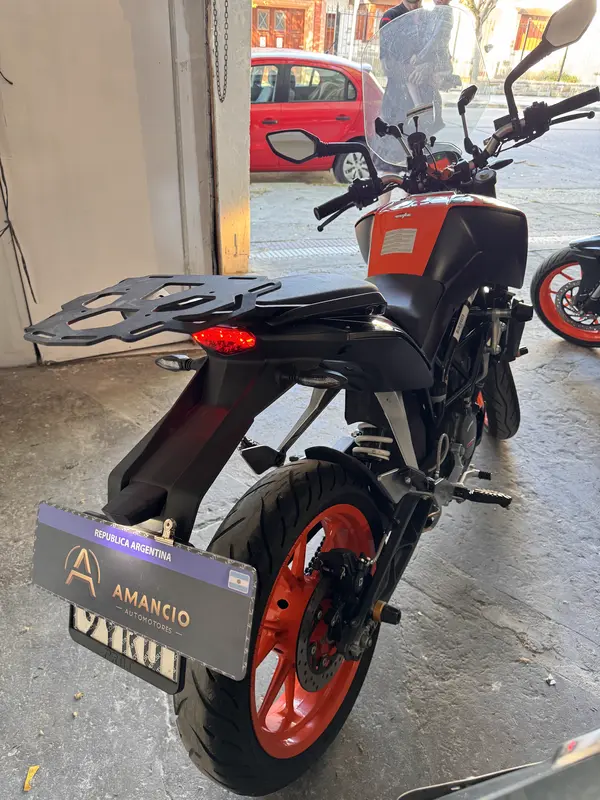 Mira esta publicación de KTM Duke 200 NG Naked 2023 en Motordil