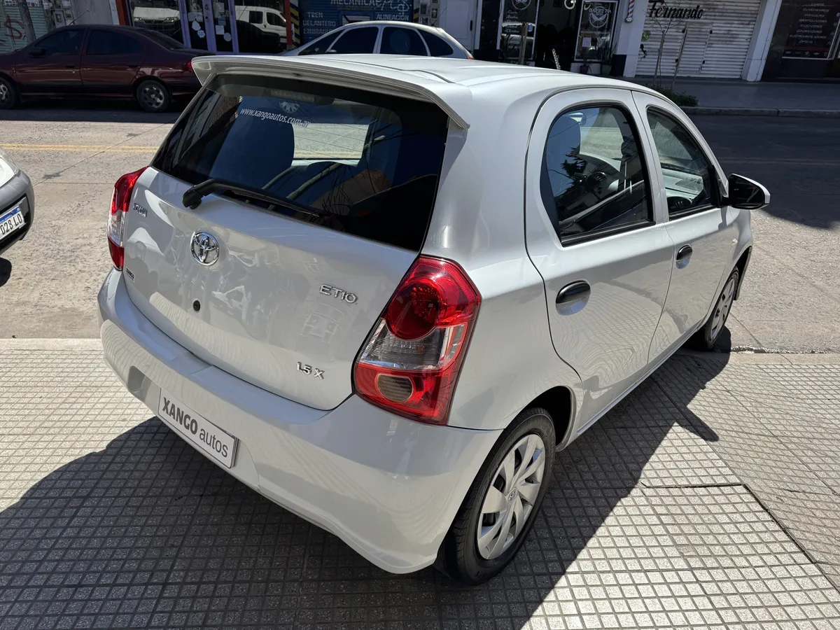 Mira esta publicación de Toyota Etios 2022 en Motordil