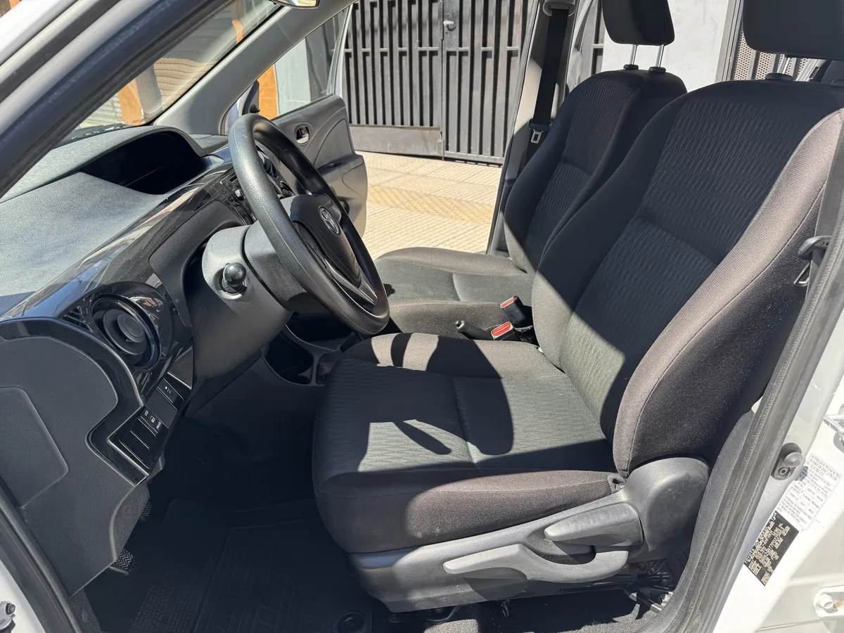 Mira esta publicación de Toyota Etios 2022 en Motordil