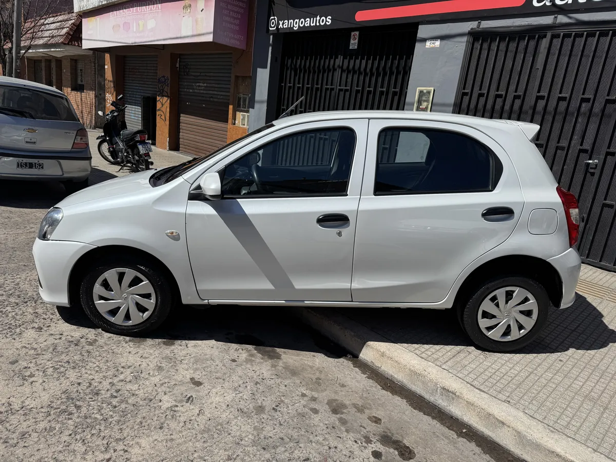 Mira esta publicación de Toyota Etios 2022 en Motordil