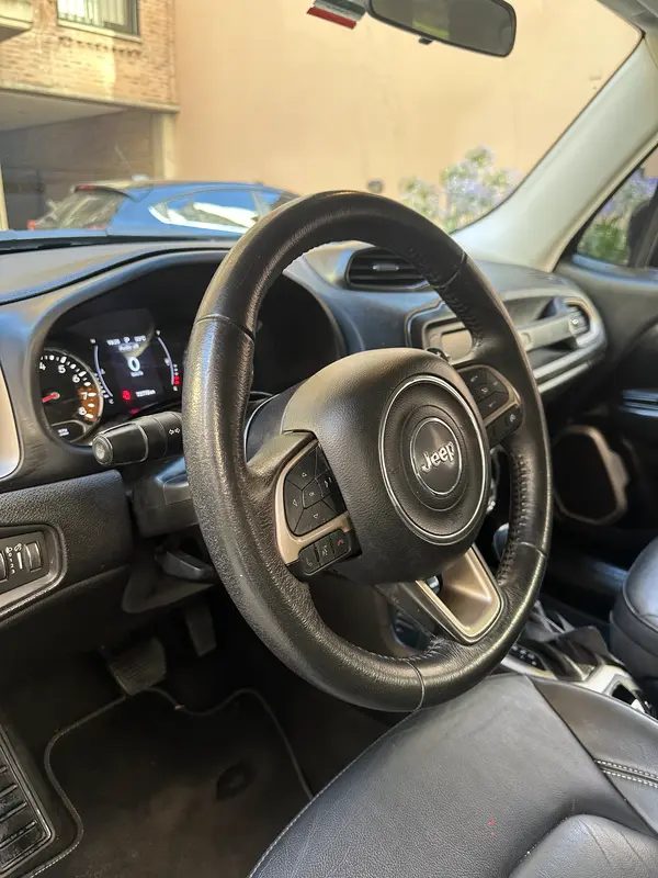 Mira esta publicación de Jeep Renegade 2018 en Motordil