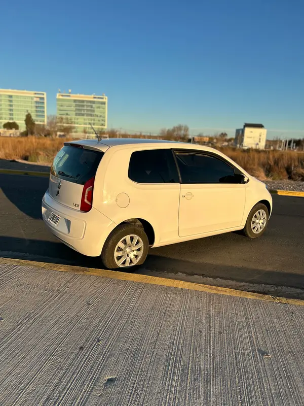 Mira esta publicación de Volkswagen UP 2014 en Motordil