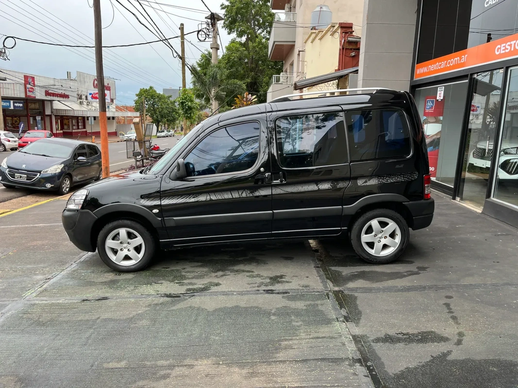 Mira esta publicación de Peugeot Partner 2018 en Motordil