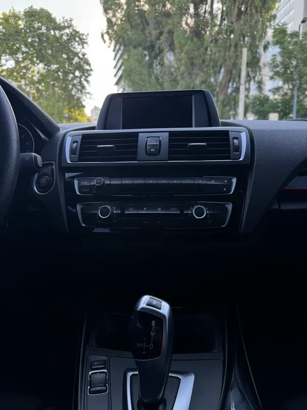 Mira esta publicación de BMW Serie 1 2017 en Motordil