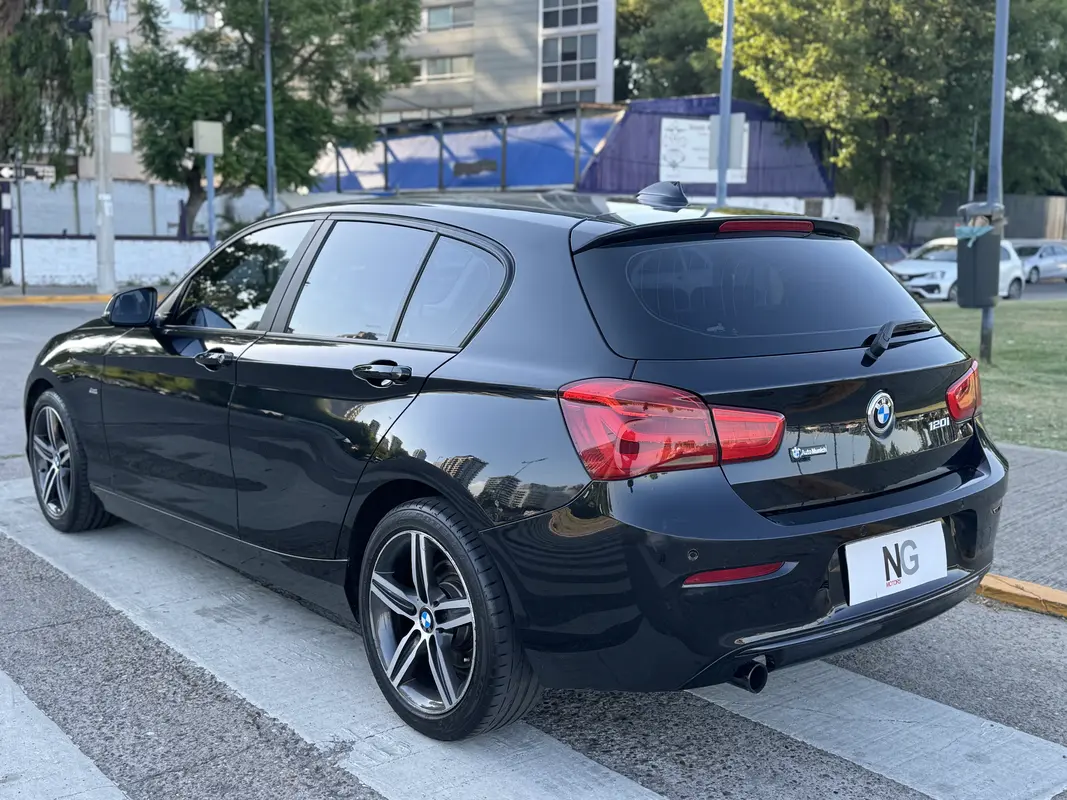 Mira esta publicación de BMW Serie 1 2017 en Motordil