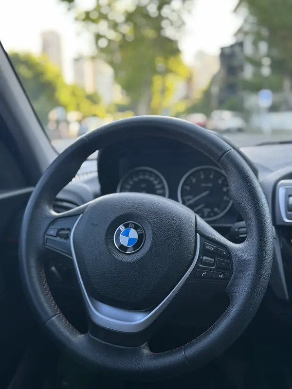 Mira esta publicación de BMW Serie 1 2017 en Motordil