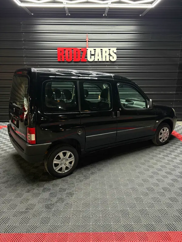 Mira esta publicación de Peugeot Partner 2015 en Motordil