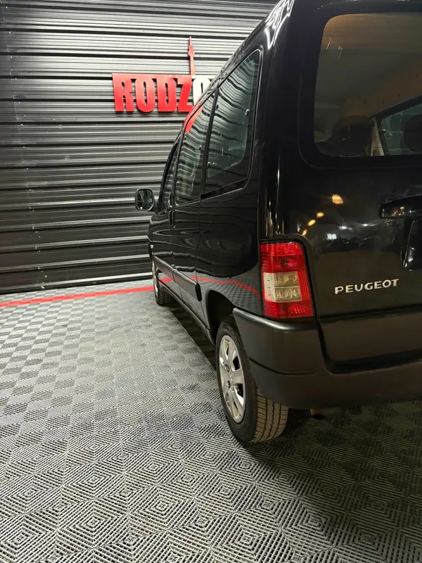 Mira esta publicación de Peugeot Partner 2015 en Motordil