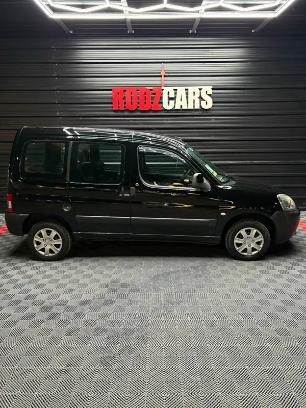 Mira esta publicación de Peugeot Partner 2015 en Motordil