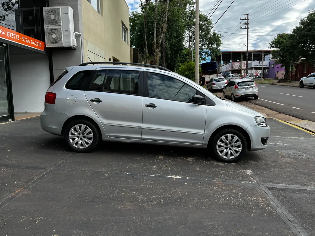 Mira esta publicación de Volkswagen Suran 2013 en Motordil