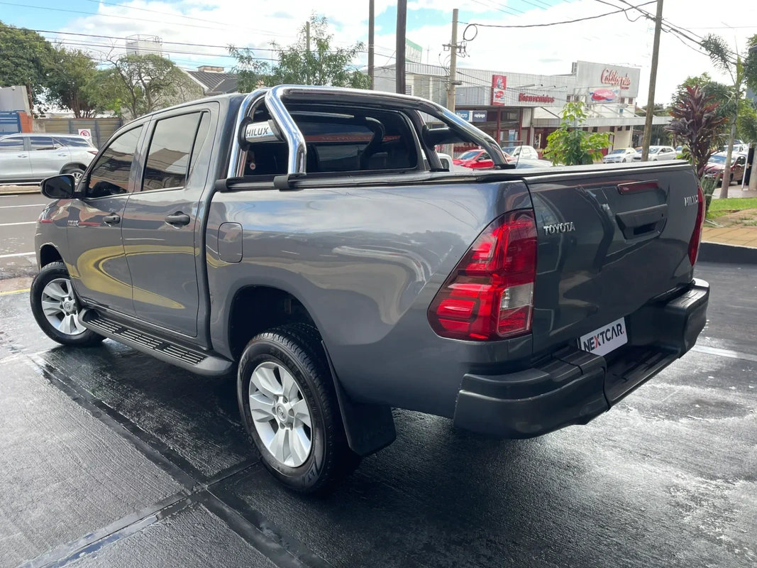 Mira esta publicación de Toyota Hilux 2017 en Motordil