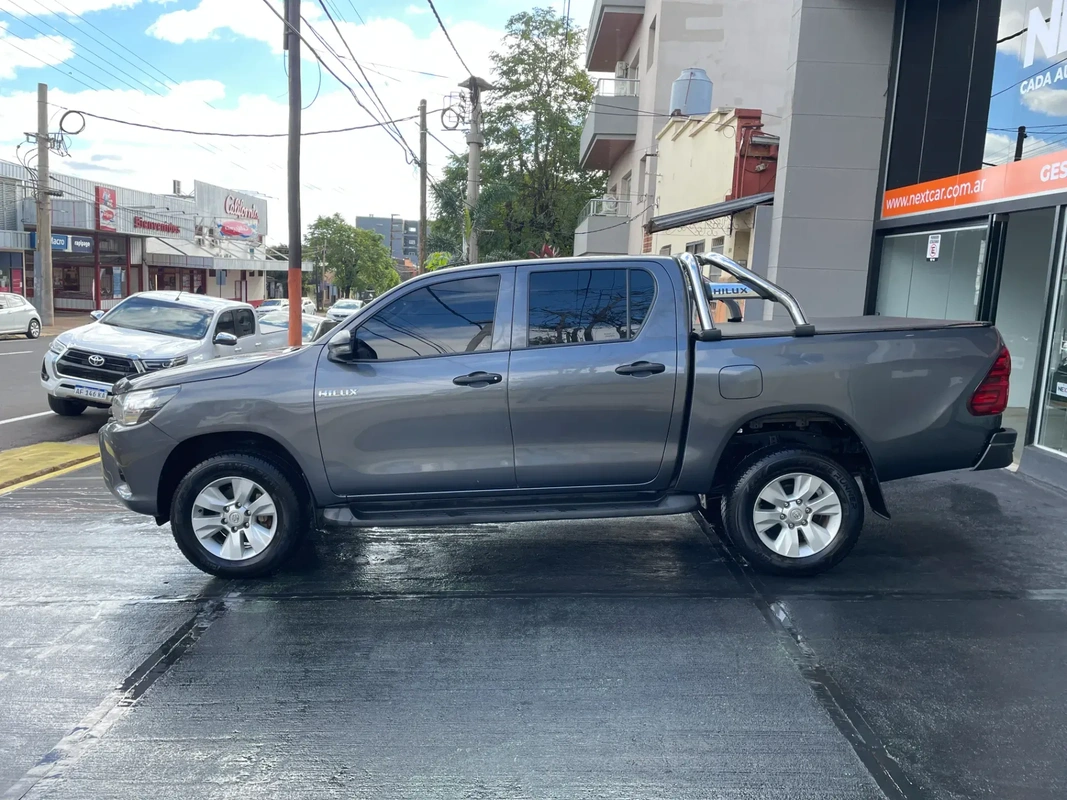 Mira esta publicación de Toyota Hilux 2017 en Motordil