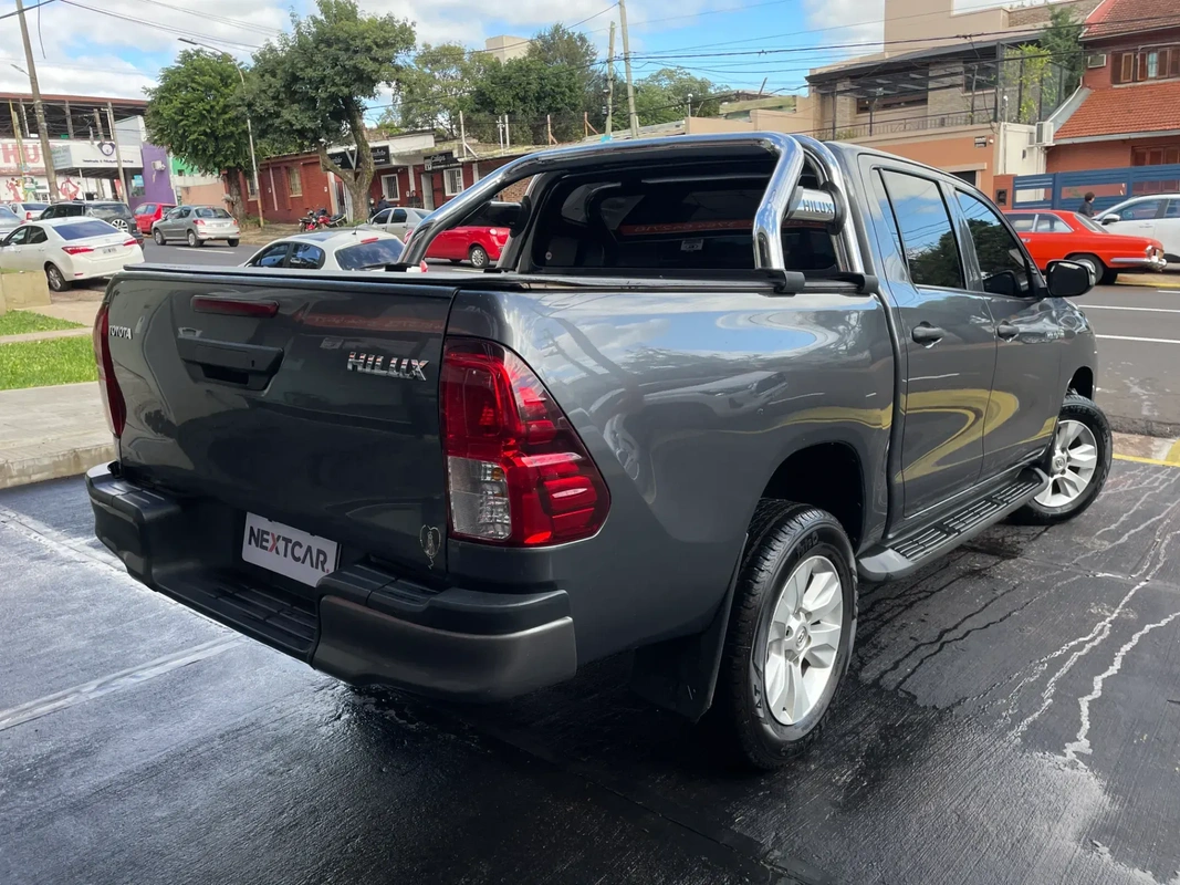 Mira esta publicación de Toyota Hilux 2017 en Motordil