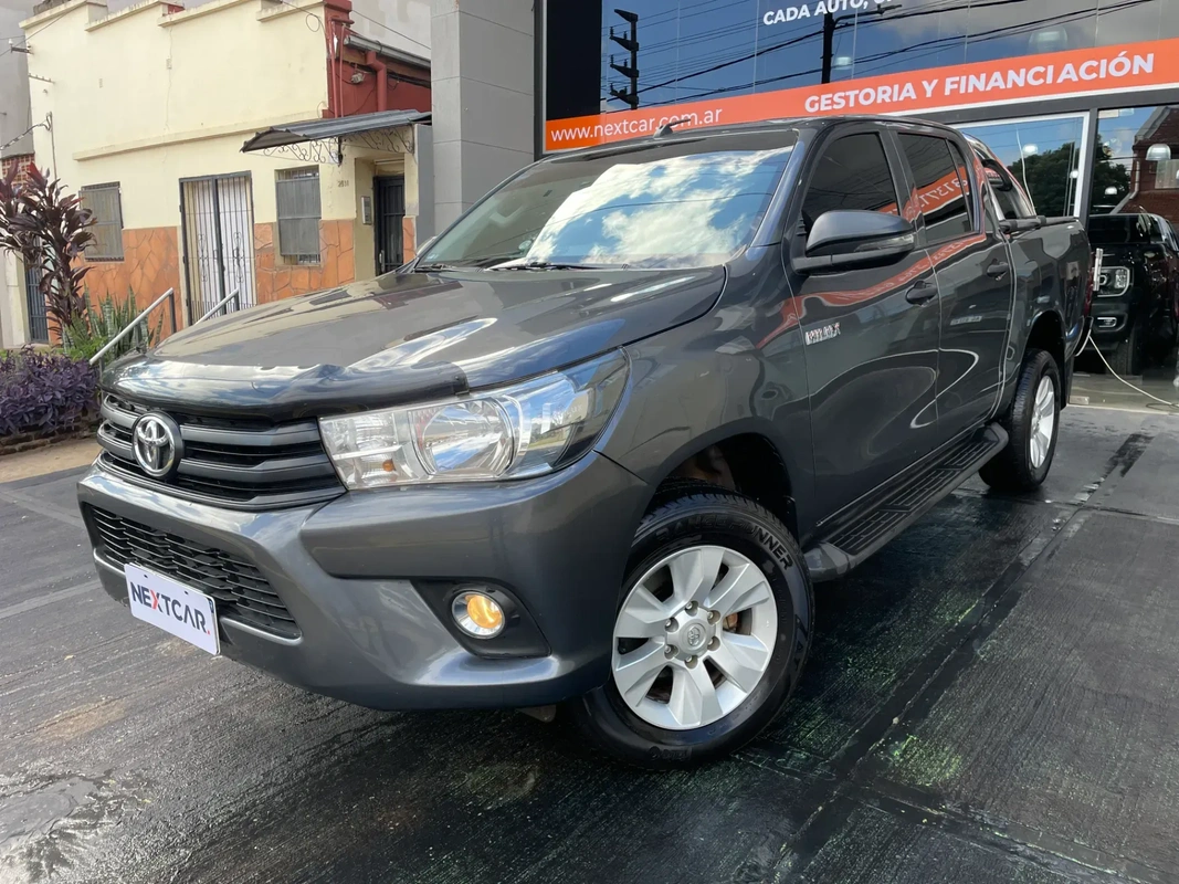 Mira esta publicación de Toyota Hilux 2017 en Motordil