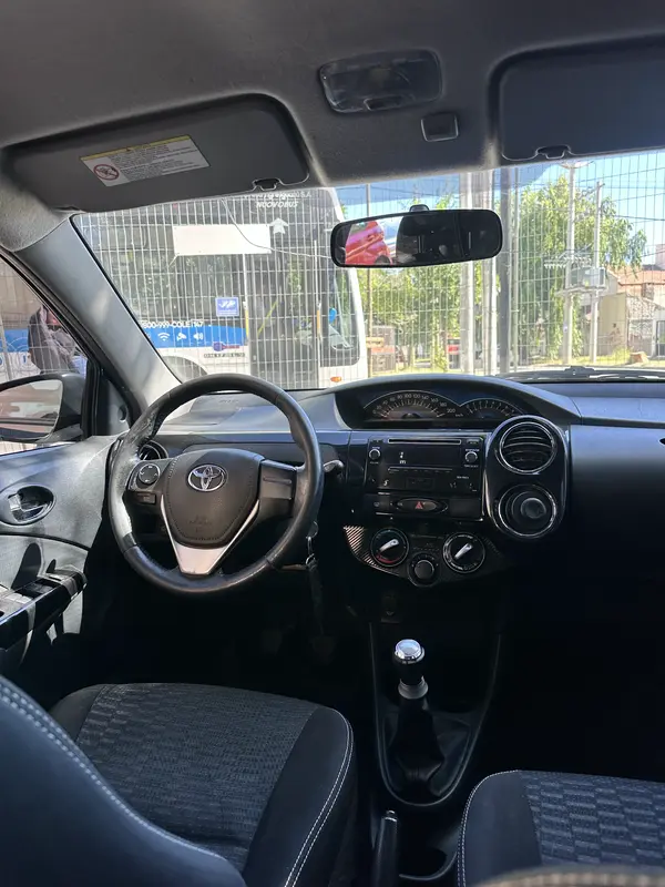 Mira esta publicación de Toyota Etios 2015 en Motordil