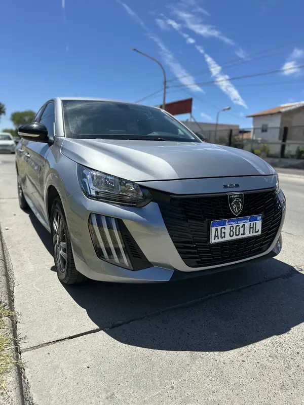 Mira esta publicación de Peugeot 208 2024 en Motordil