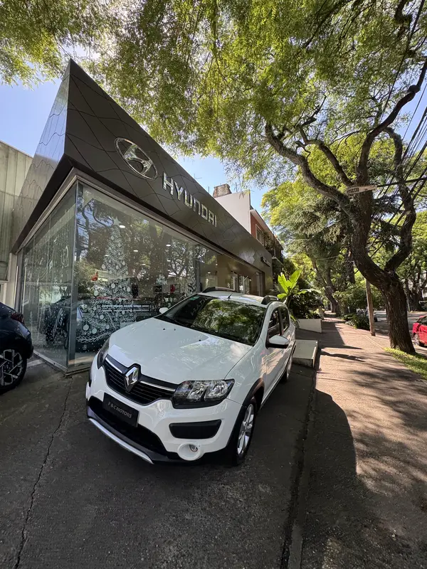 Mira esta publicación de Renault Sandero 2017 en Motordil