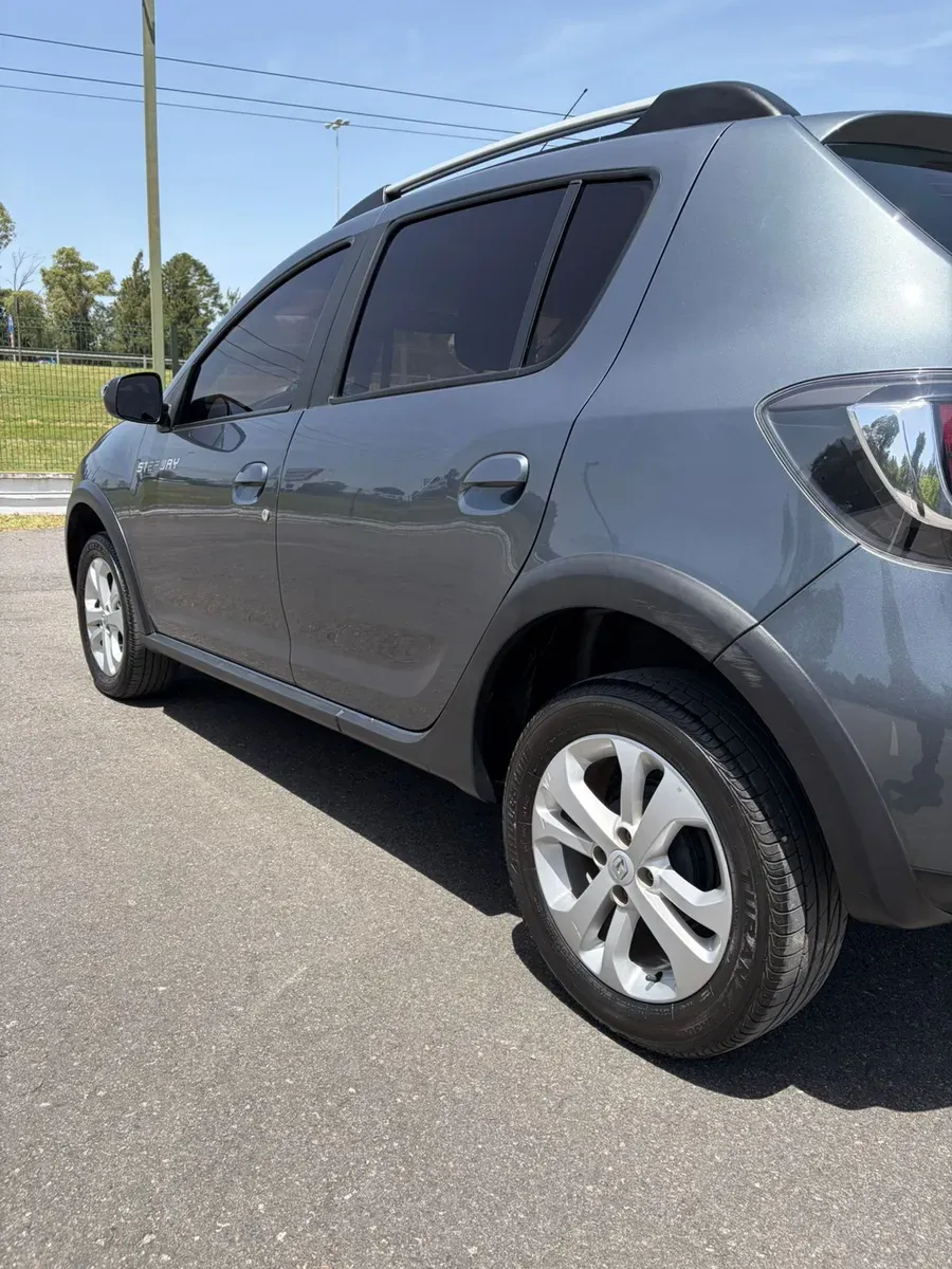 Mira esta publicación de Renault Sandero 2019 en Motordil
