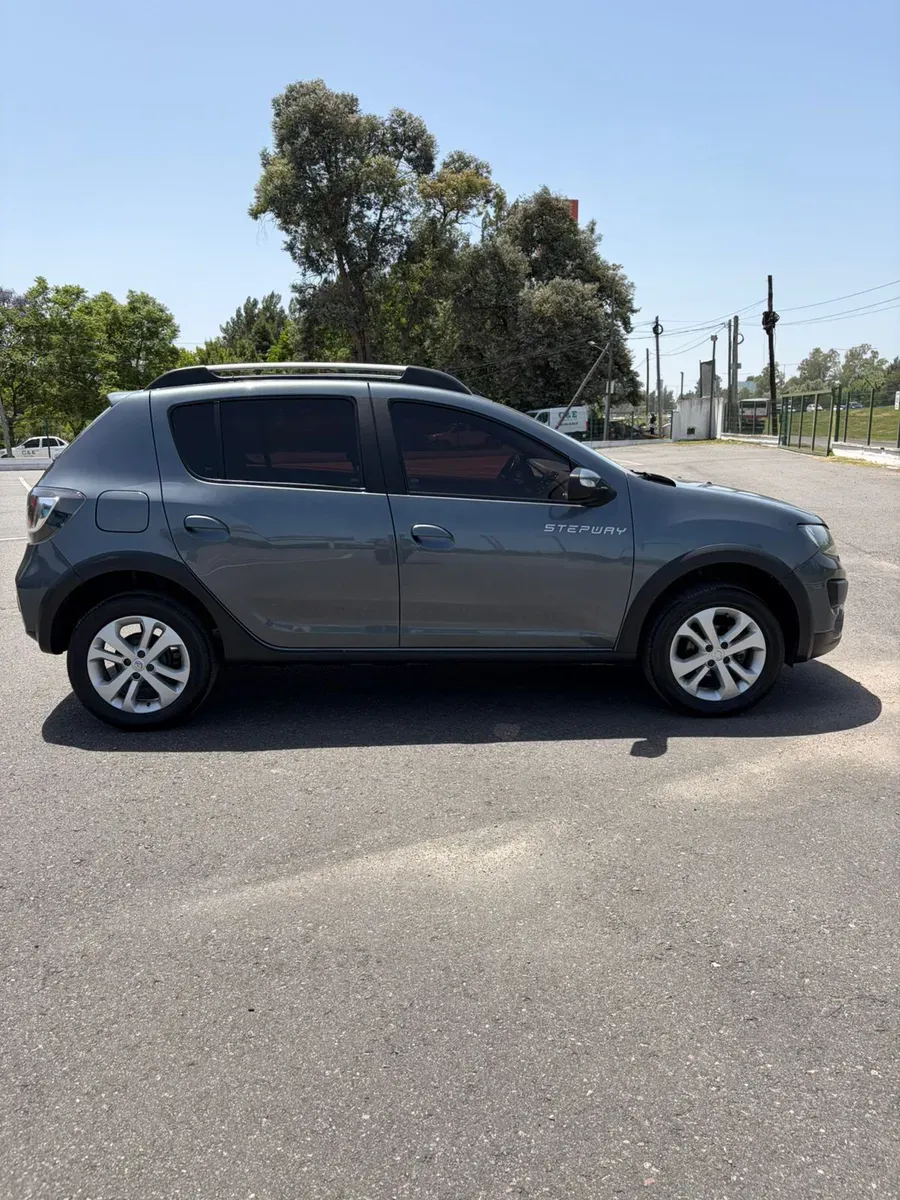 Mira esta publicación de Renault Sandero 2019 en Motordil