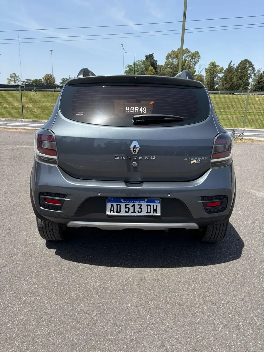 Mira esta publicación de Renault Sandero 2019 en Motordil