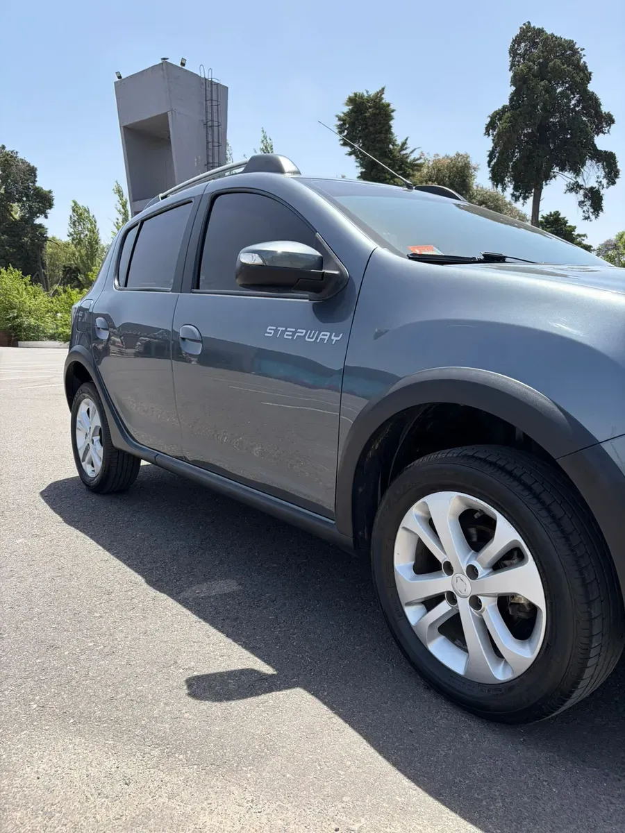 Mira esta publicación de Renault Sandero 2019 en Motordil