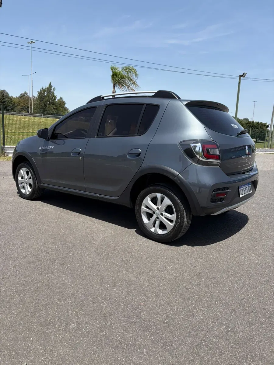 Mira esta publicación de Renault Sandero 2019 en Motordil