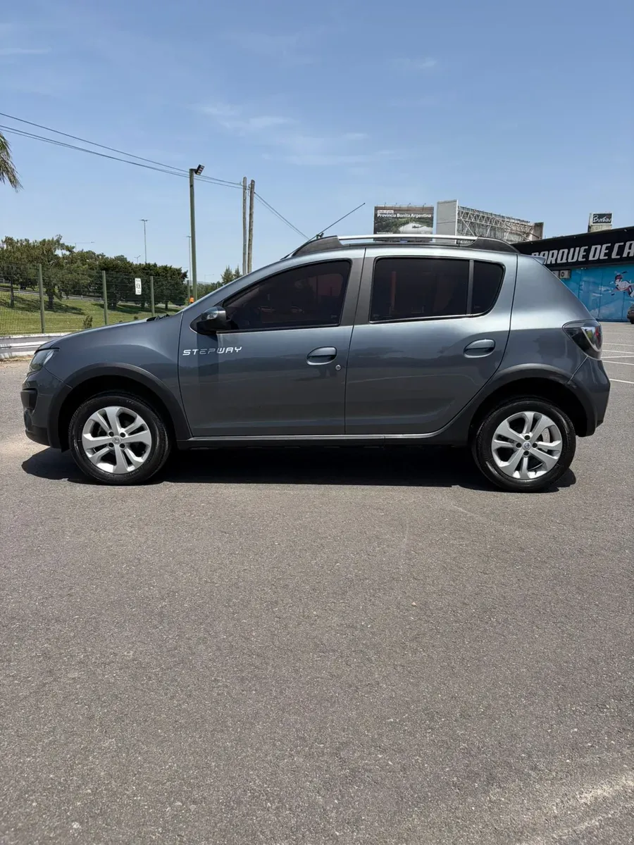 Mira esta publicación de Renault Sandero 2019 en Motordil
