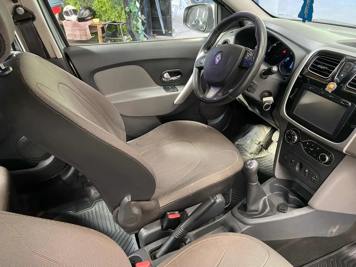 Mira esta publicación de Renault Logan 2017 en Motordil