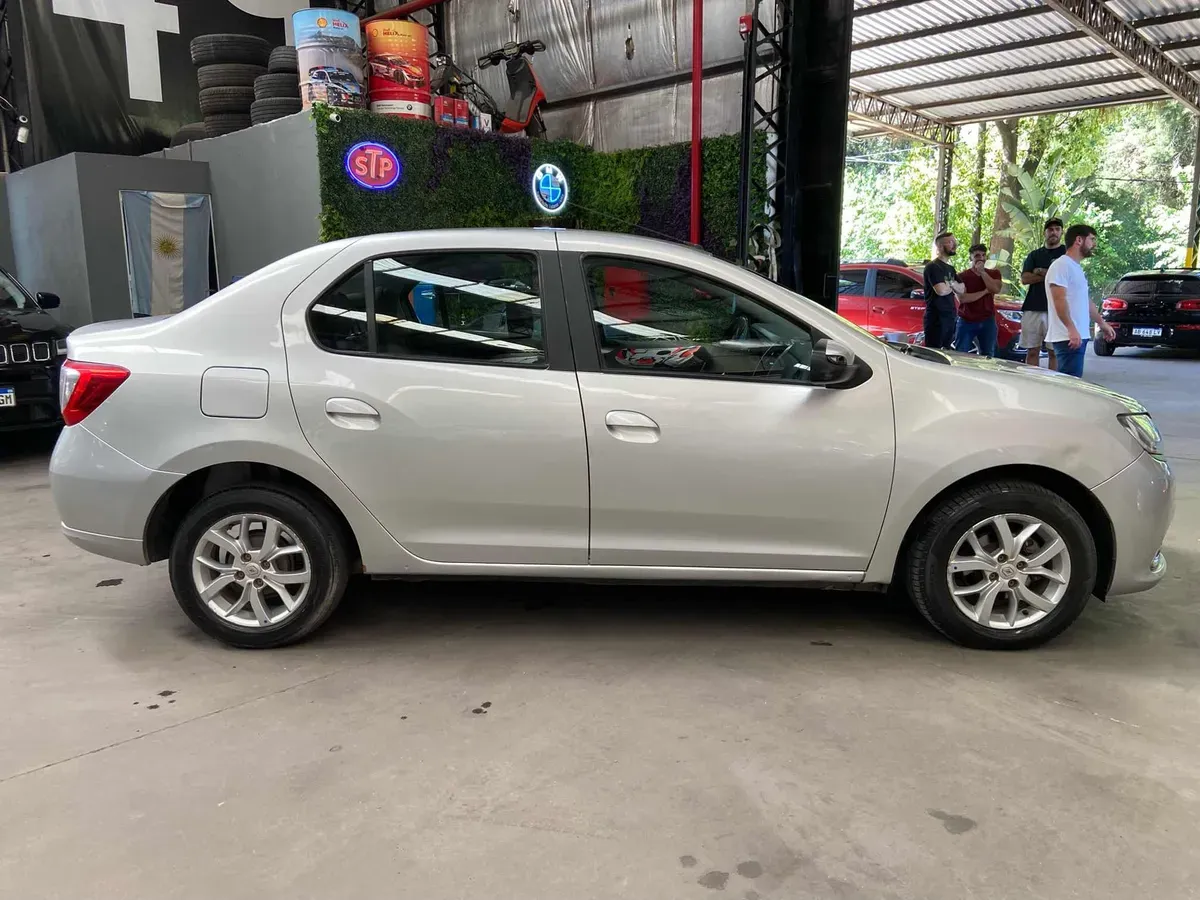 Mira esta publicación de Renault Logan 2017 en Motordil