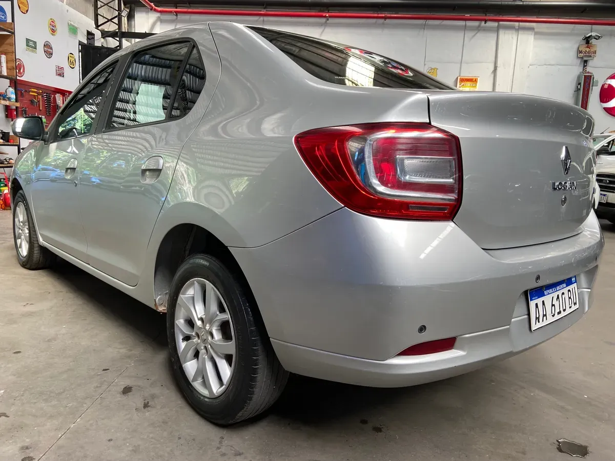 Mira esta publicación de Renault Logan 2017 en Motordil