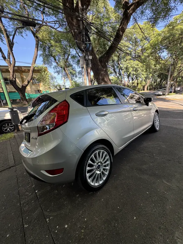 Mira esta publicación de Ford Fiesta 2014 en Motordil