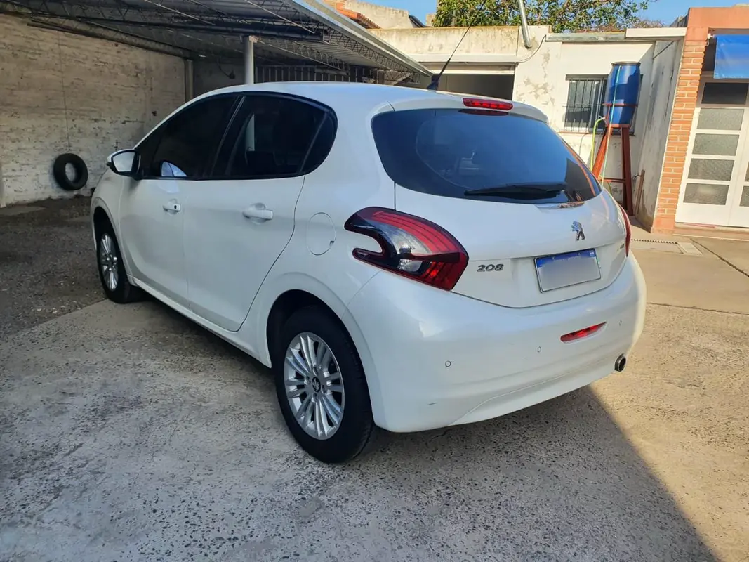 Mira esta publicación de Peugeot 208 2018 en Motordil