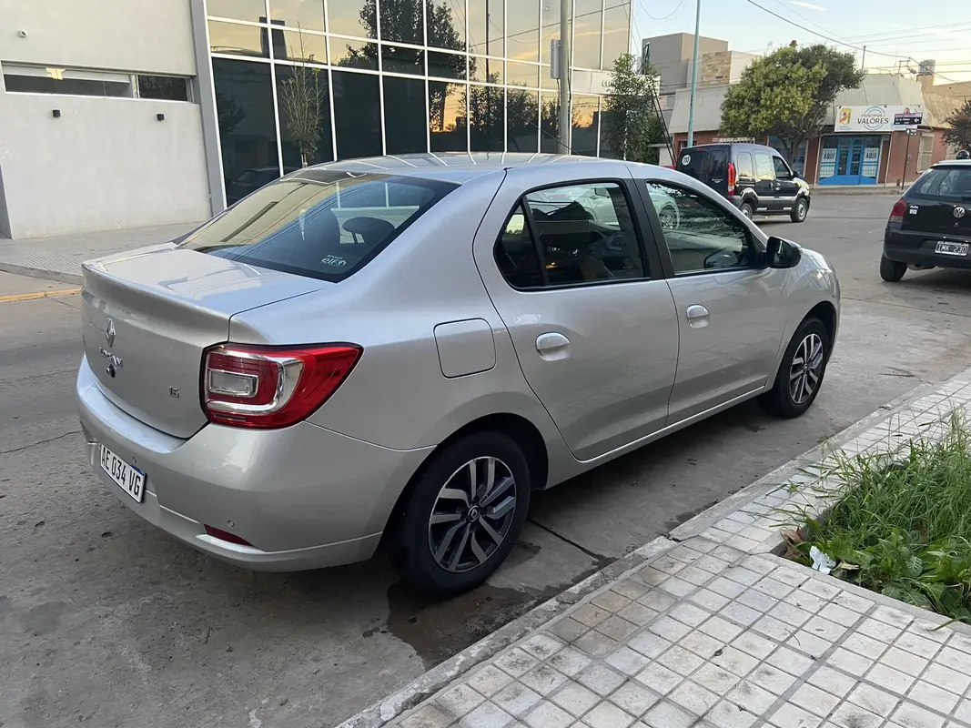 Mira esta publicación de Renault Logan II 2020 en Motordil