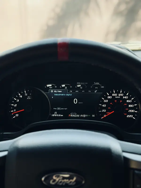 Mira esta publicación de Ford F 150 Raptor 2000 en Motordil