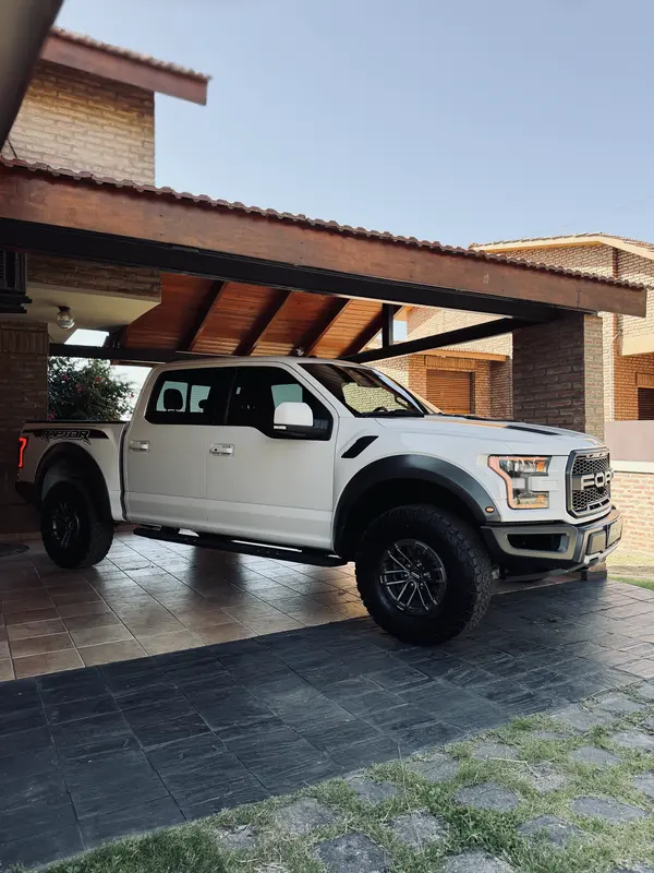 Mira esta publicación de Ford F 150 Raptor 2000 en Motordil