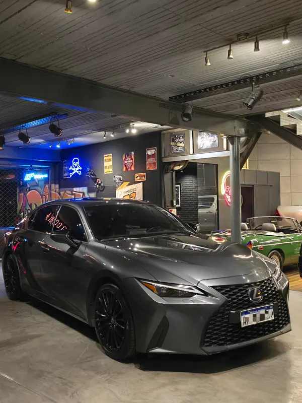 Mira esta publicación de Lexus IS 2022 en Motordil
