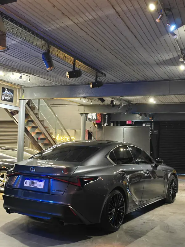 Mira esta publicación de Lexus IS 2022 en Motordil