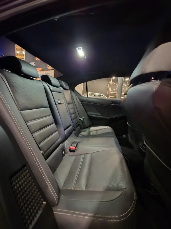 Mira esta publicación de Lexus IS 2022 en Motordil