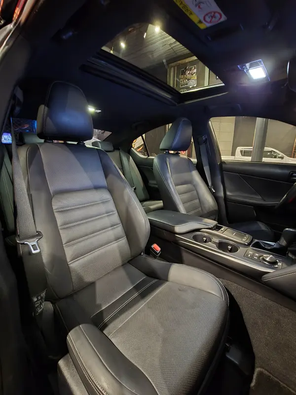 Mira esta publicación de Lexus IS 2022 en Motordil