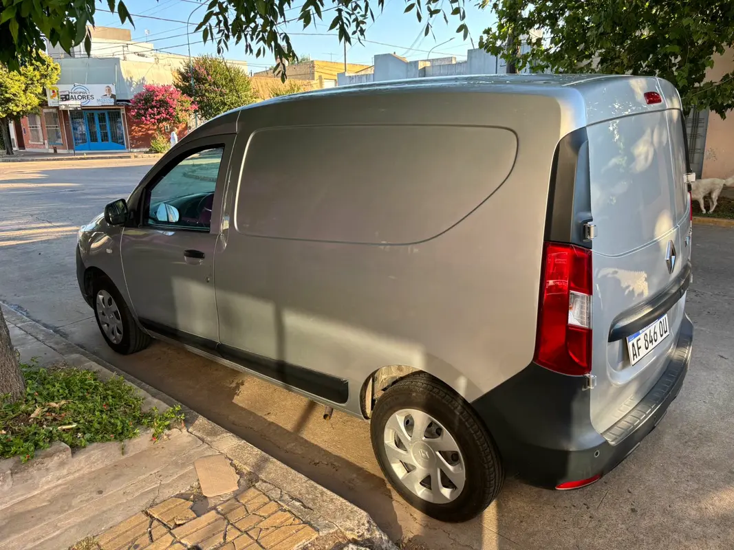 Mira esta publicación de Renault Kangoo 2023 en Motordil