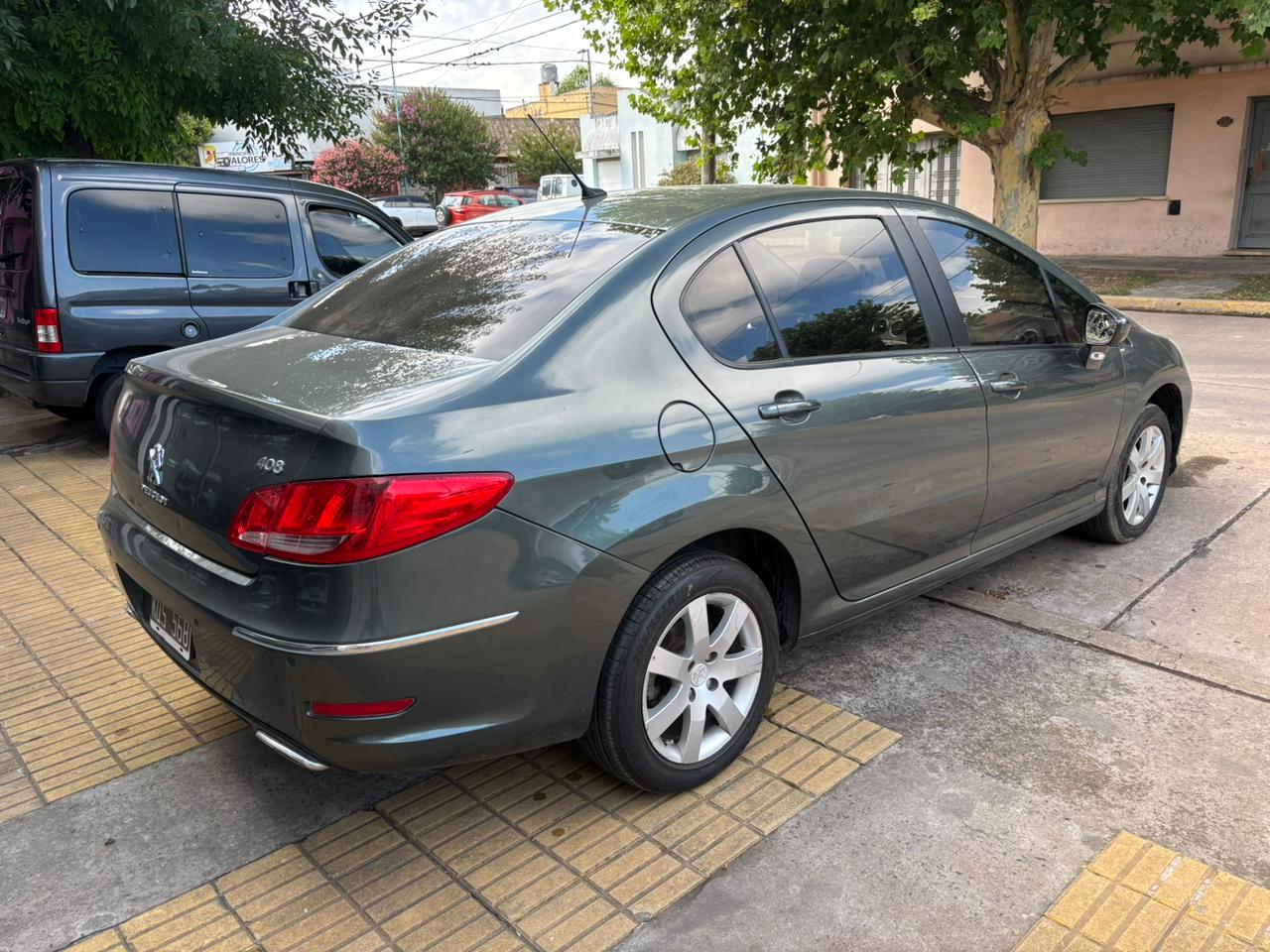 Mira esta publicación de Peugeot 408 2012 en Motordil