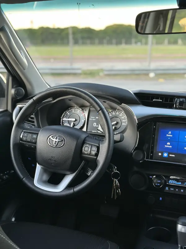 Mira esta publicación de Toyota Hilux 2025 en Motordil