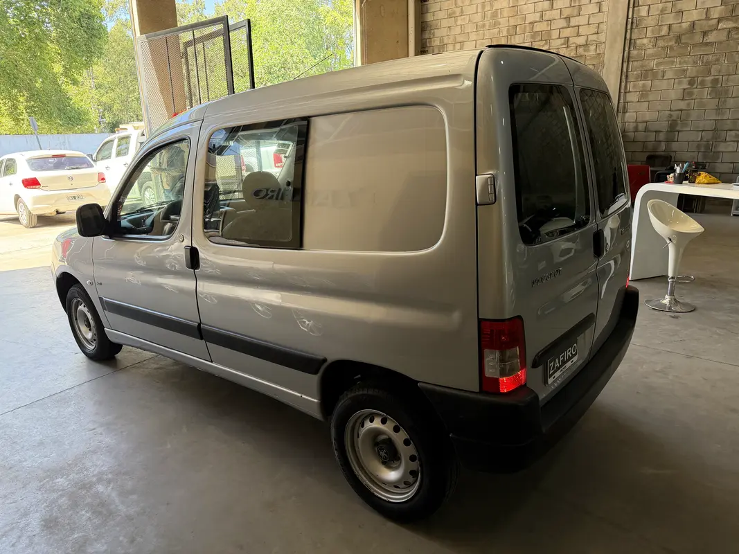 Mira esta publicación de Peugeot Partner 2016 en Motordil