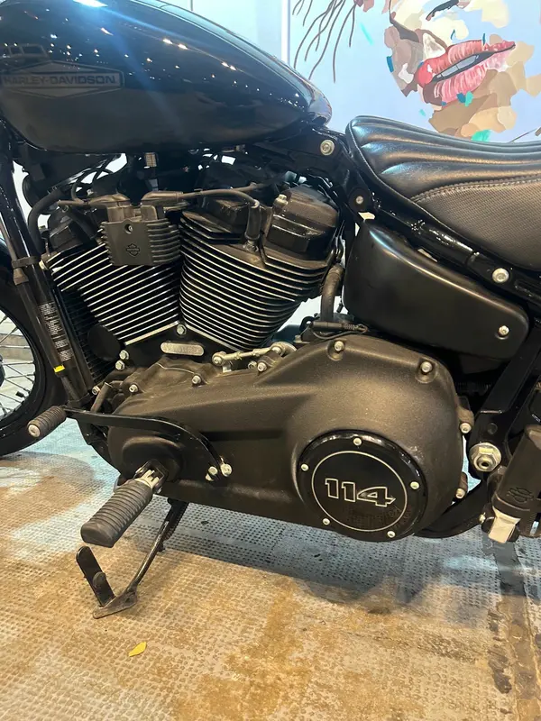 Mirá esta publicación de Harley Davidson FLS Softail Slim Black