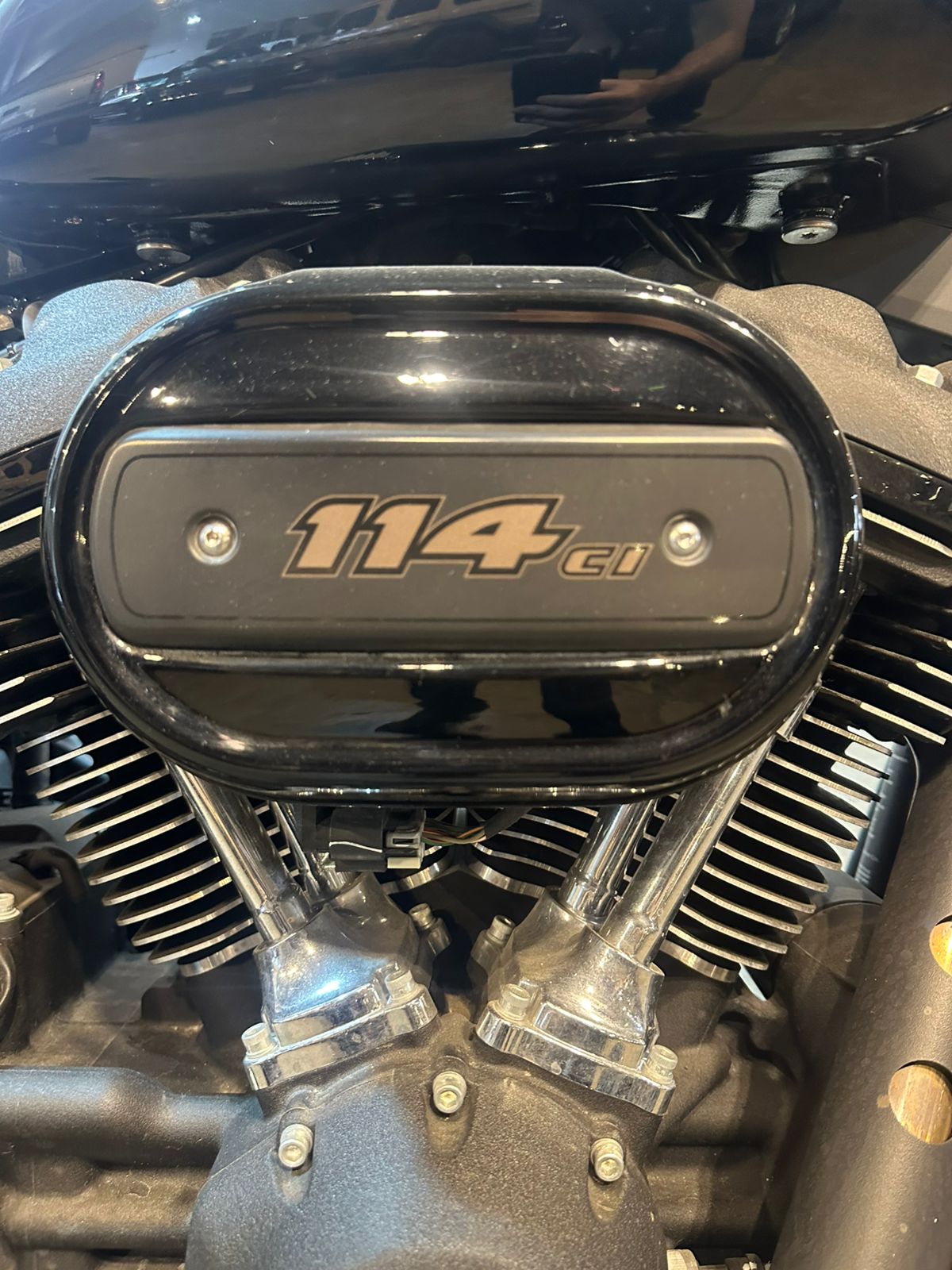 Mira esta publicación de Harley Davidson FLS Softail Slim Black 2021 en Motordil