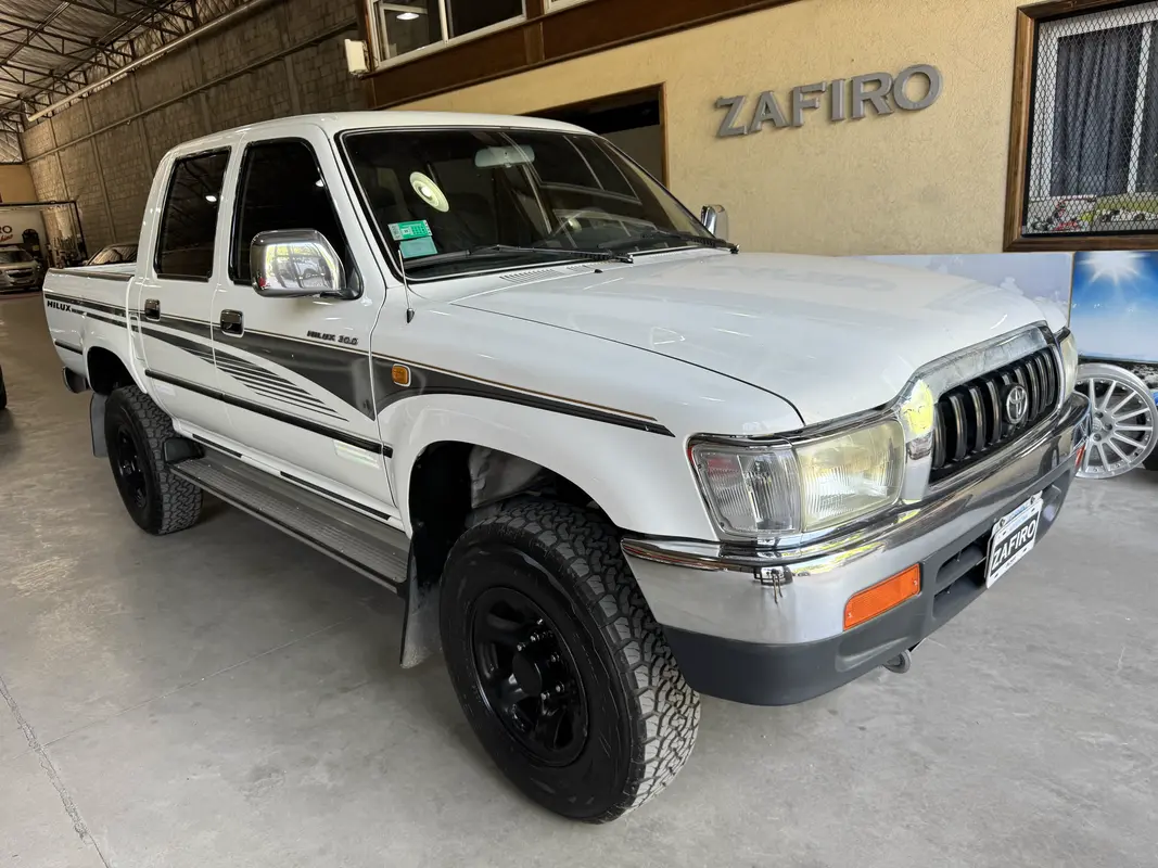 Mira esta publicación de Toyota Hilux 2005 en Motordil