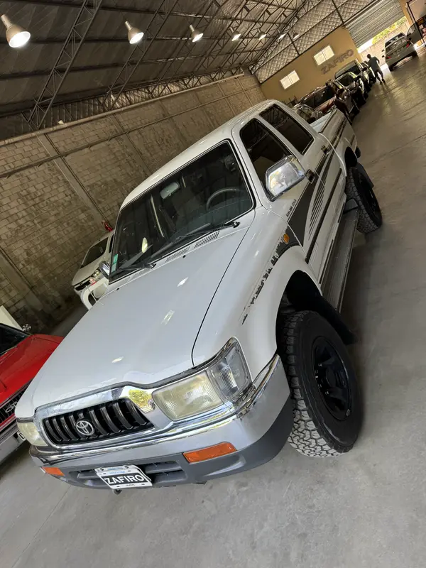 Mira esta publicación de Toyota Hilux 2005 en Motordil